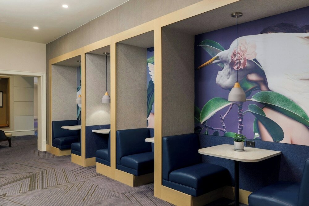 Фото Renaissance Meadowlands Hotel