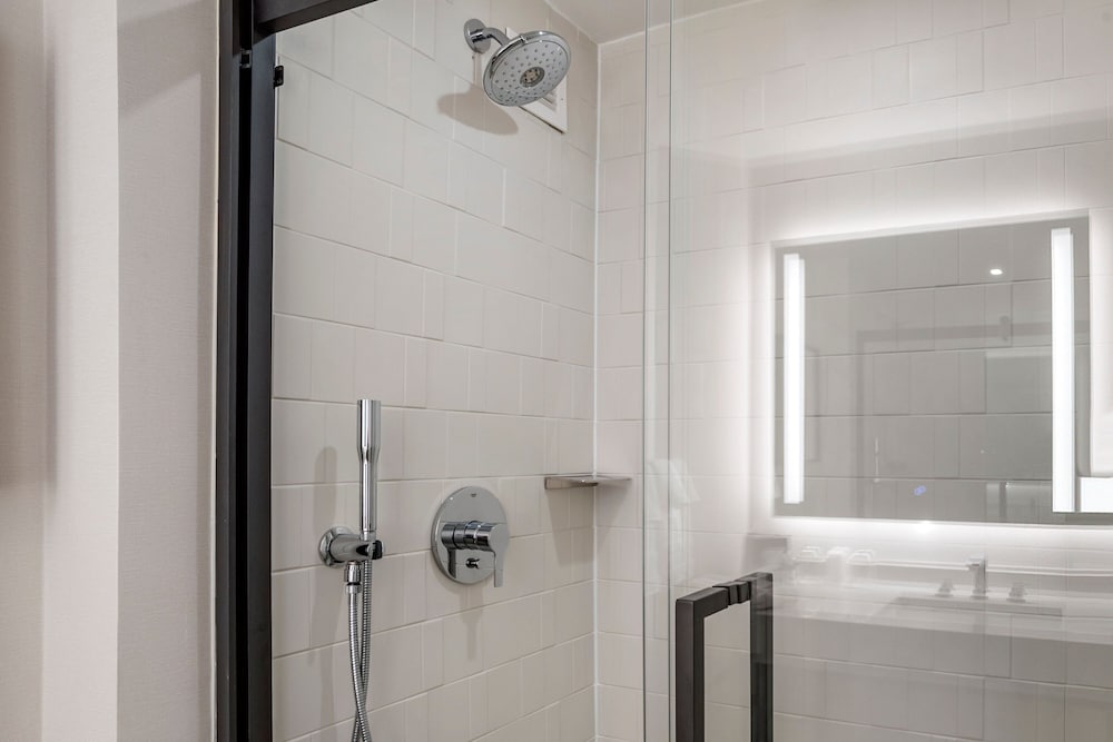 Фото Sheraton Suites Wilmington Downtown