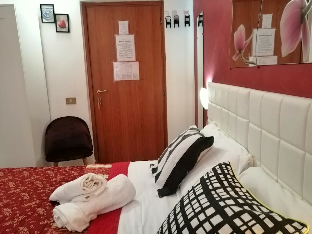 Фото Roman Holidays Hostel