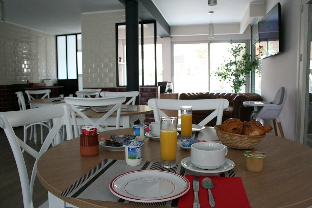 Фото Hôtel Le Relais