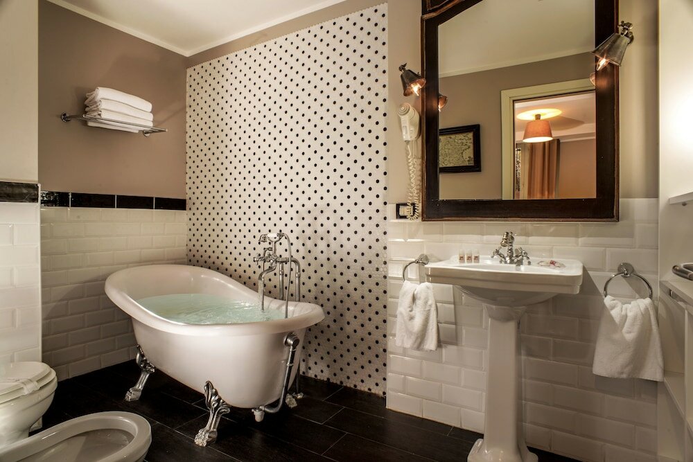 Фото The B Place