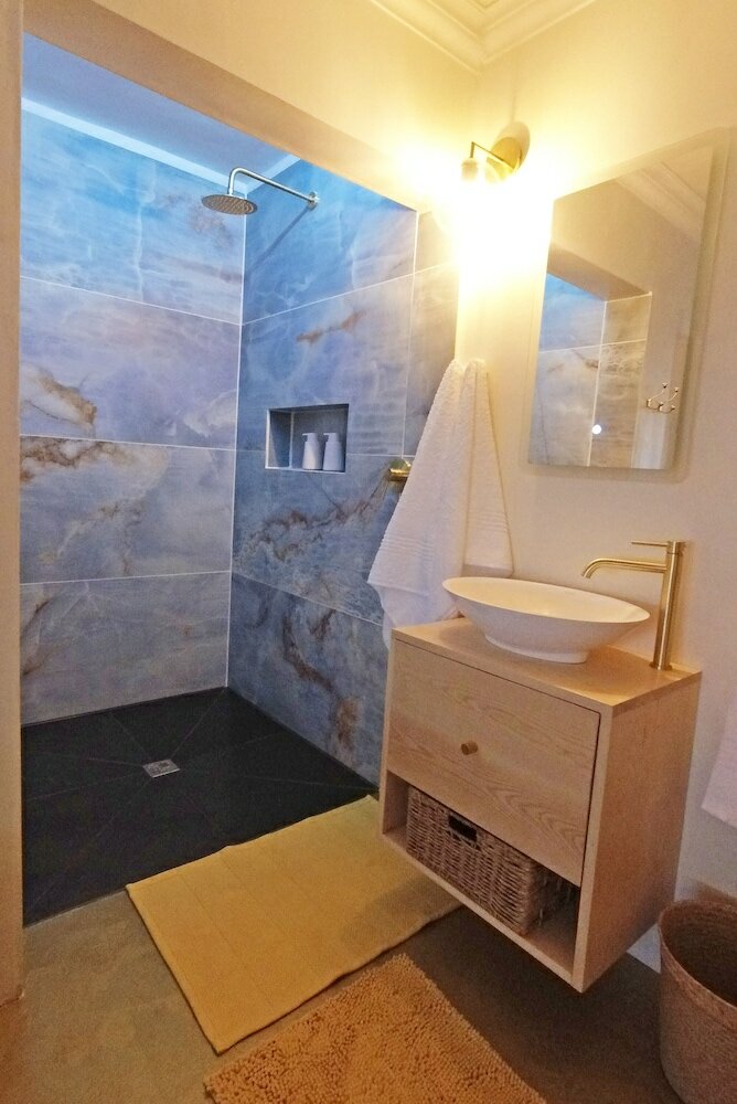 Фото Dolphin Inn Guesthouse