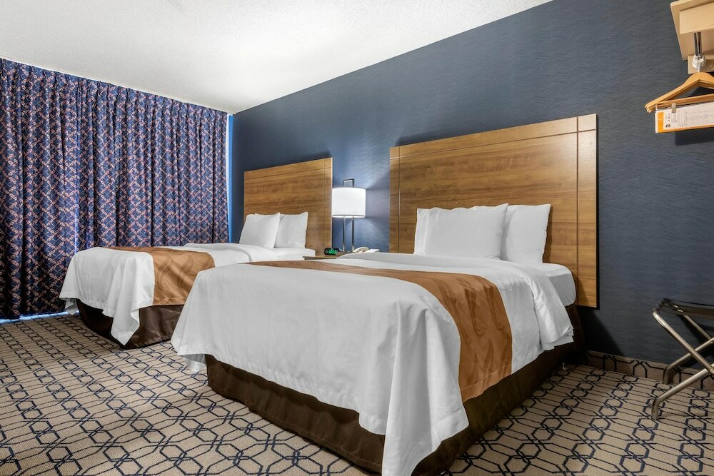 Фото Quality Suites Whitby