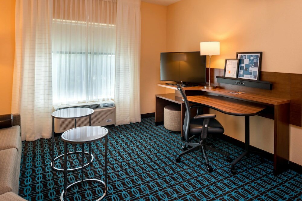 Фото Fairfield Inn & Suites by Marriott Orlando East/UCF Area