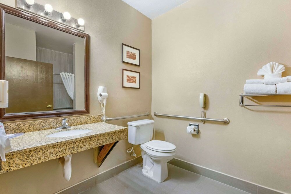 Фото Comfort Inn West