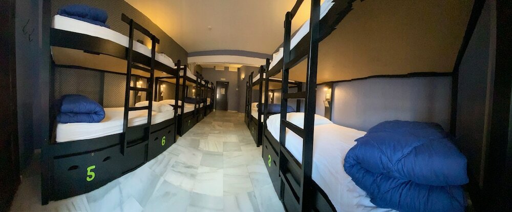 Фото Oasis Backpackers' Palace Seville