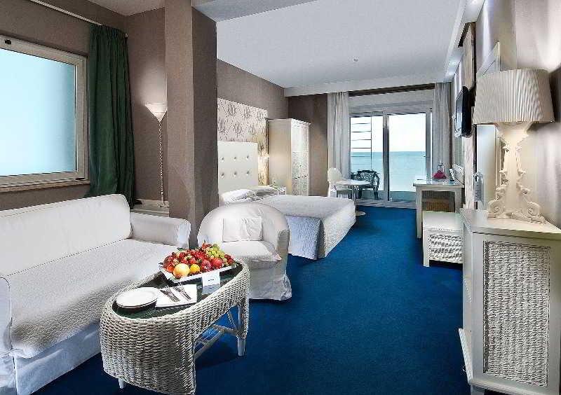 Фото Hotel Mediterraneo