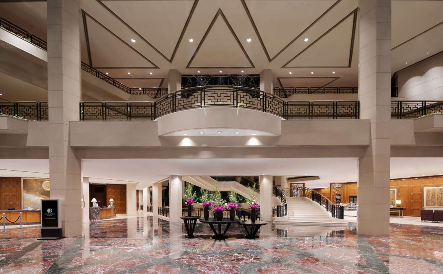 Фото DoubleTree by Hilton Hotel Shanghai - Pudong