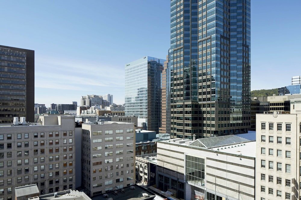 Фото Renaissance Montreal Downtown Hotel