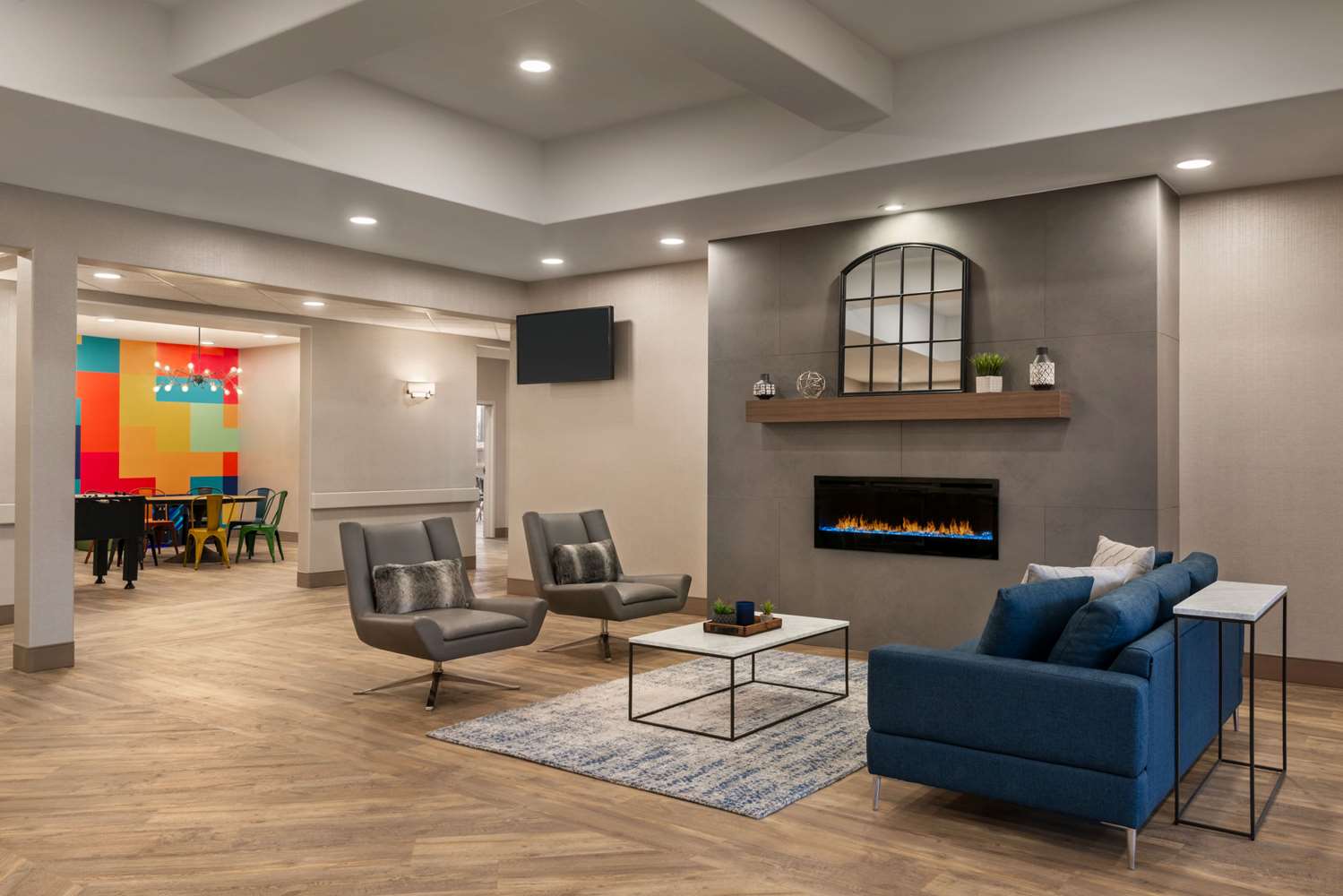 Фото Ramada by Wyndham Airdrie Hotel and Suites