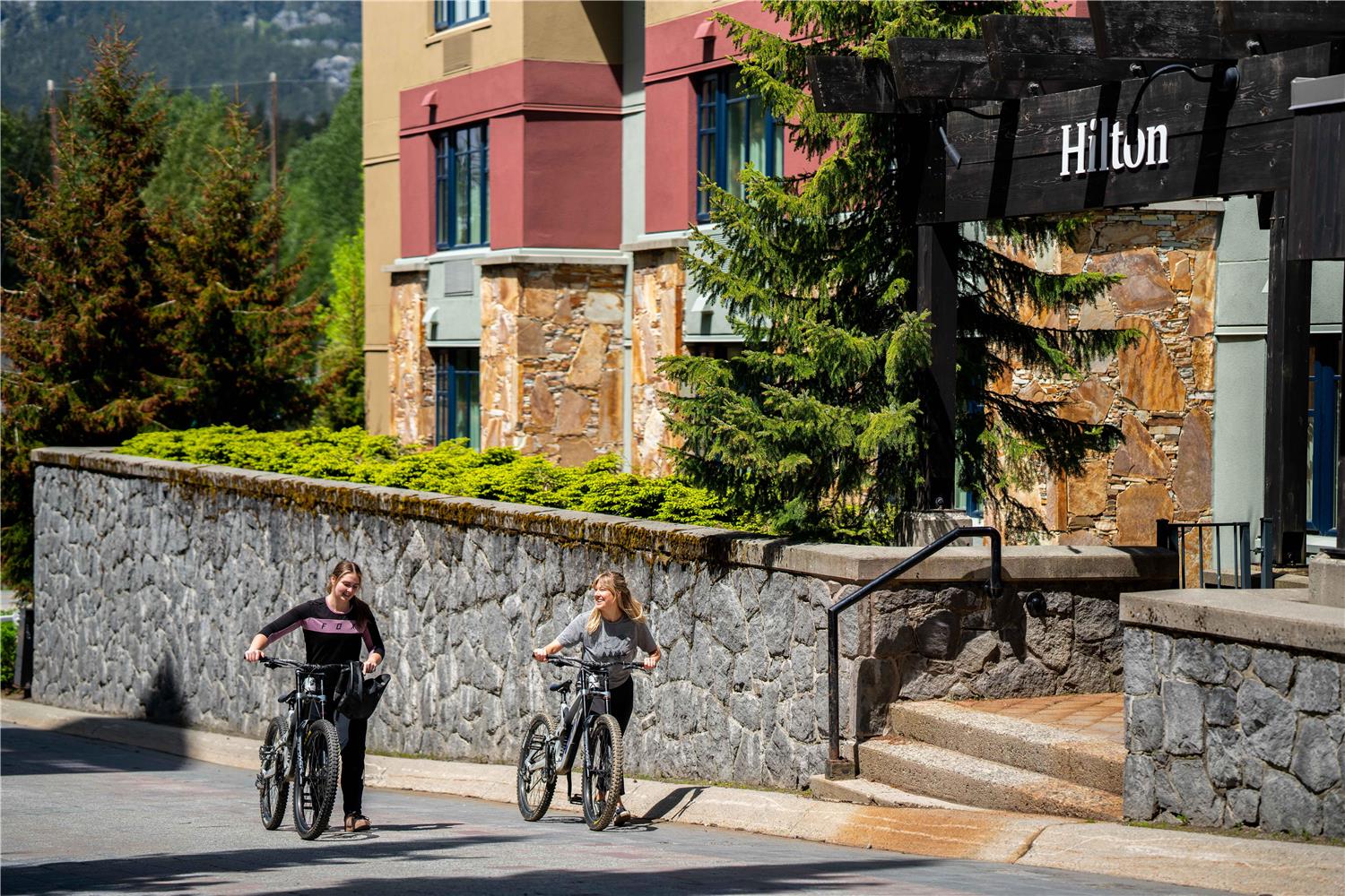 Фото Hilton Whistler Resort & SPA