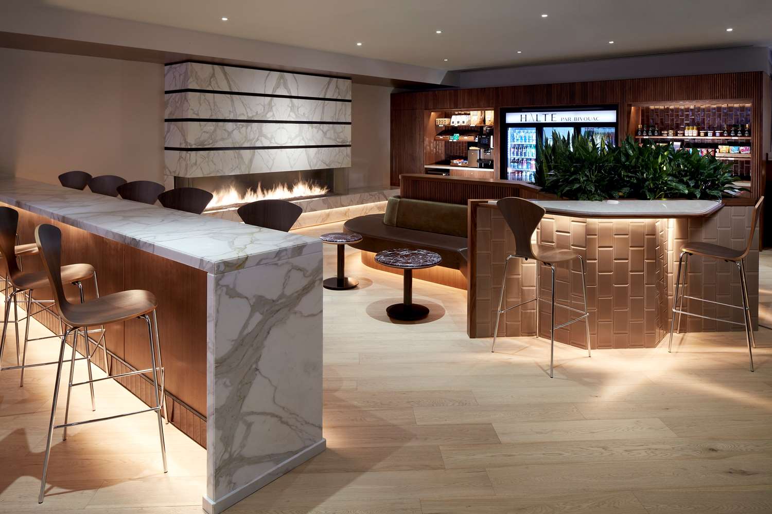 Фото DoubleTree by Hilton Montreal