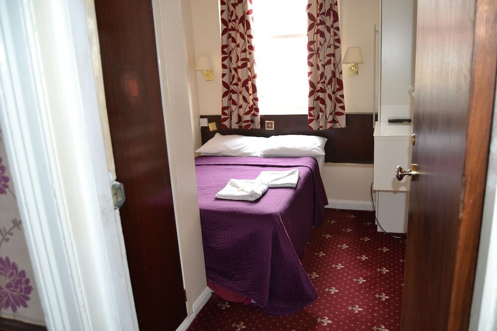 Фото Hyde Park Court Hotel