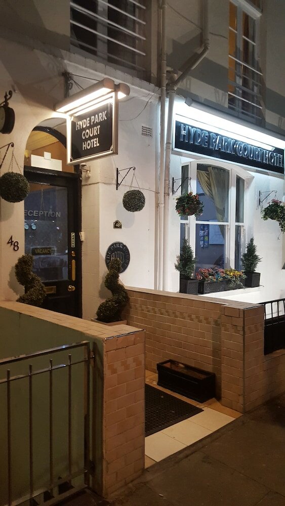 Фото Hyde Park Court Hotel