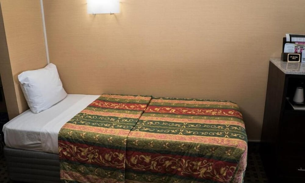 Фото California Inn