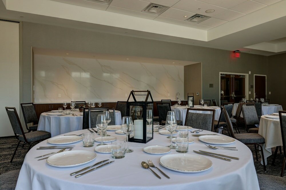 Фото Courtyard by Marriott Iowa City University Heights