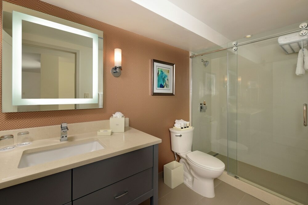 Фото Warwick Denver