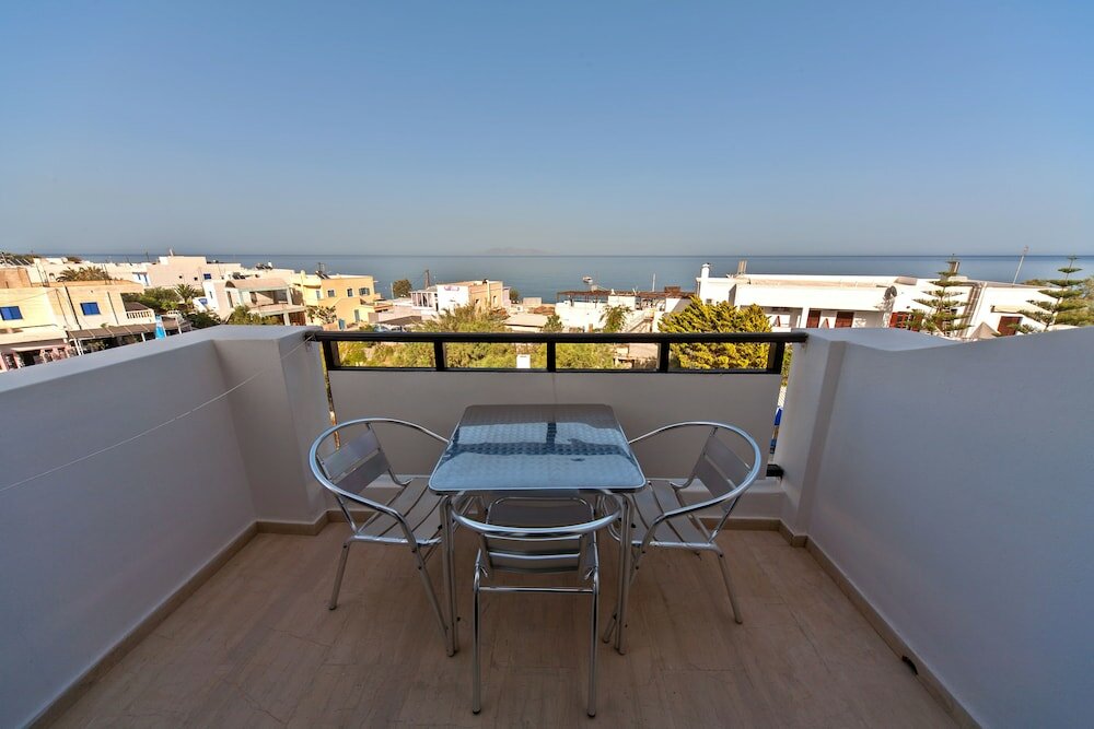 Фото Blue Waves Hotel