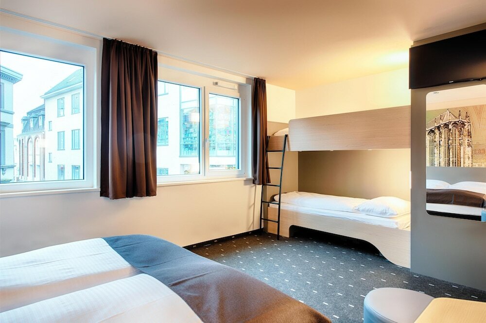 Фото B&b Hotel Aachen-City