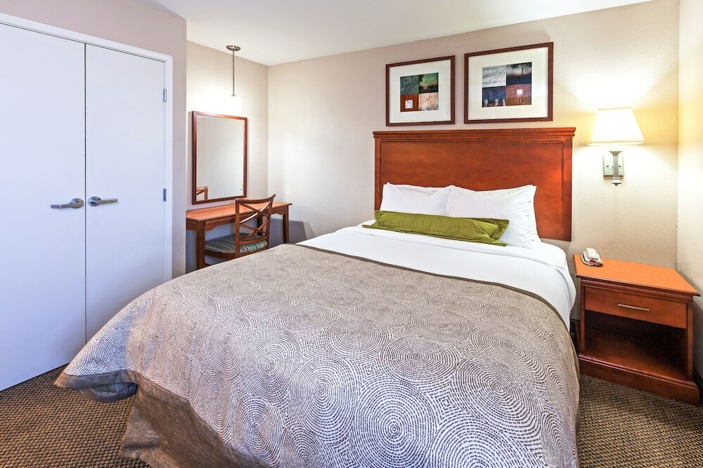 Фото Candlewood Suites Owasso, an Ihg Hotel