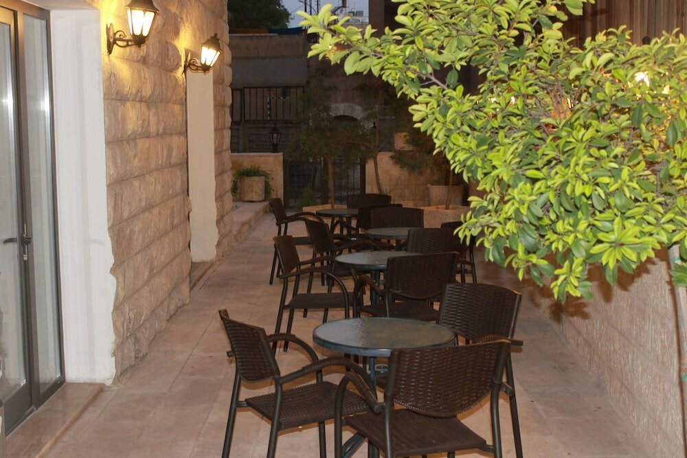 Фото Jabal Amman Hotel
