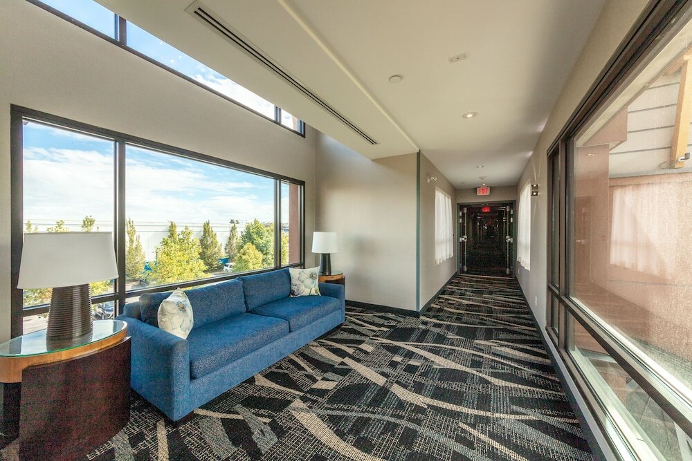 Фото Holiday Inn Express Hotel & Suites Riverport Richmond