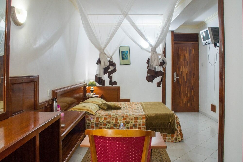 Фото Oxford Royal Hotel