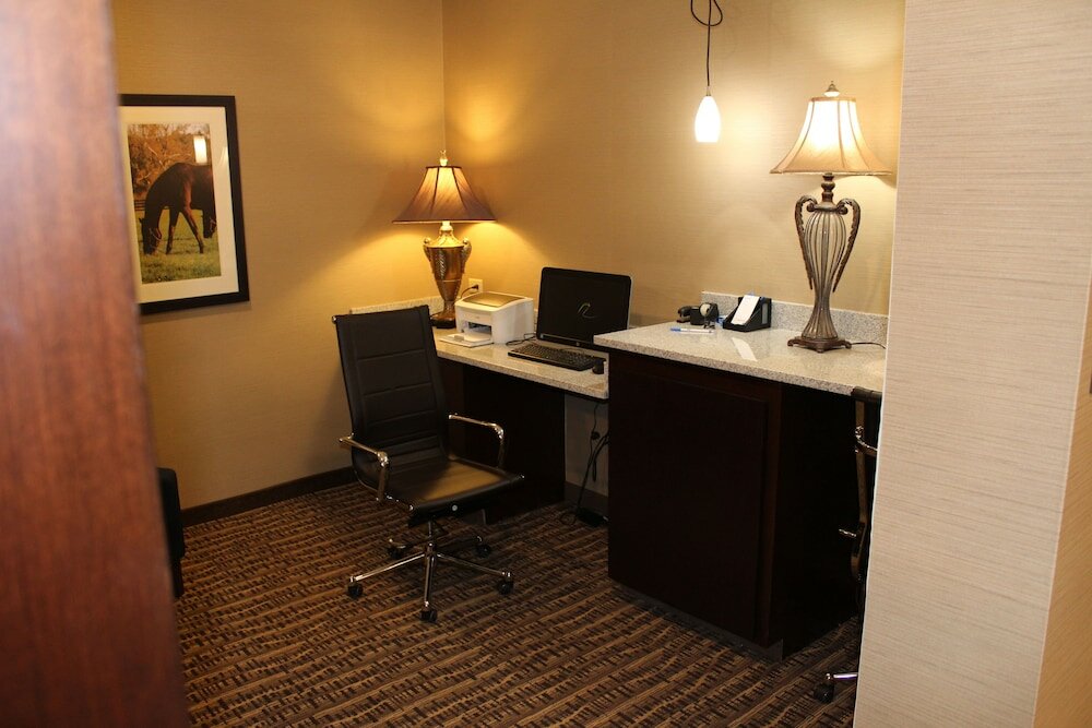 Фото Comfort Inn & Suites Northern Kentucky