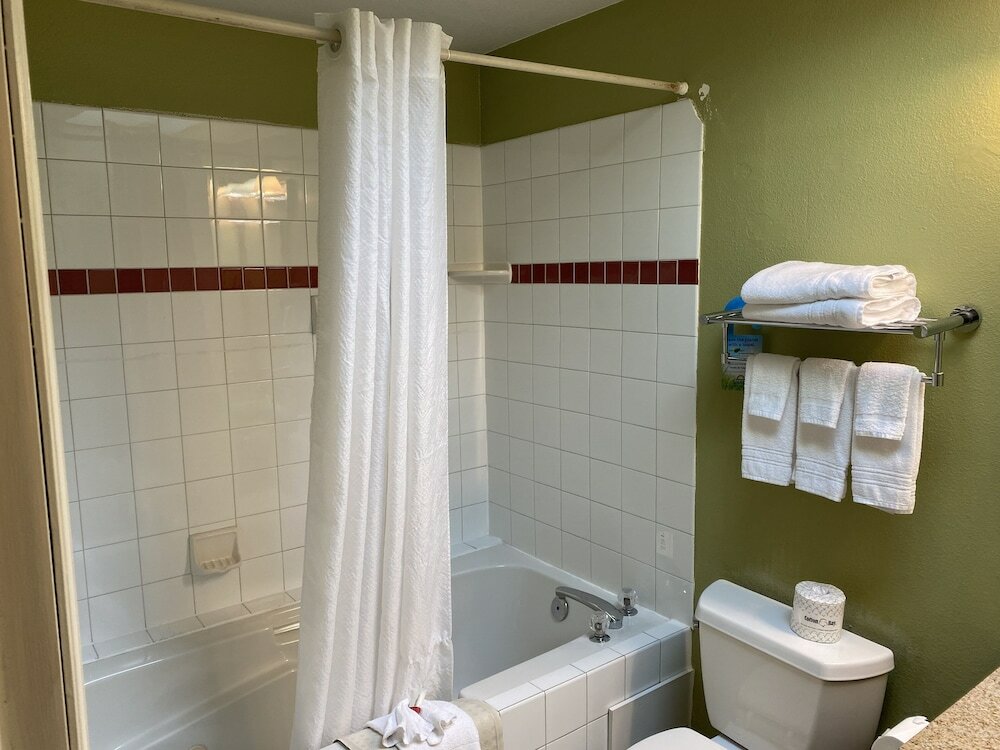 Фото Days Inn by Wyndham Newport Or