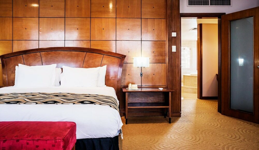 Фото Crown Hotel