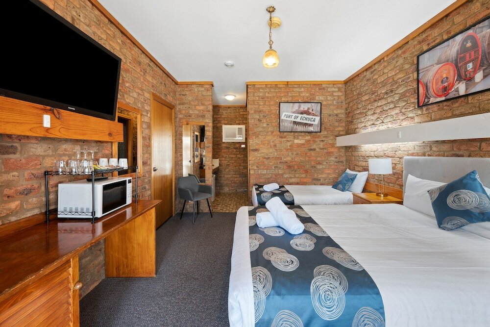 Фото The Settlement Historic Hotel