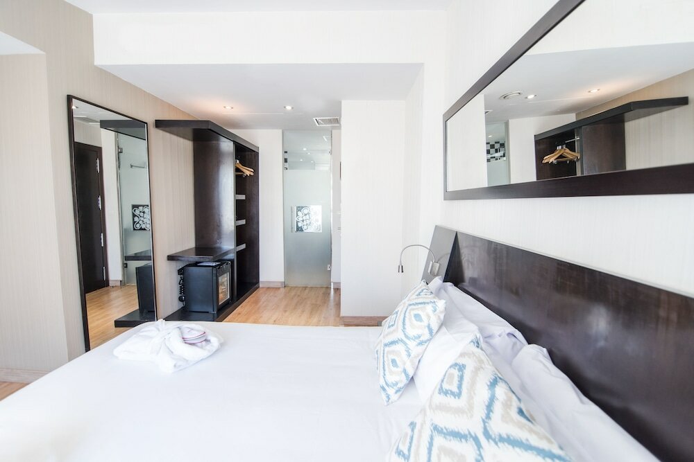 Фото Petit Palace Plaza de la Reina