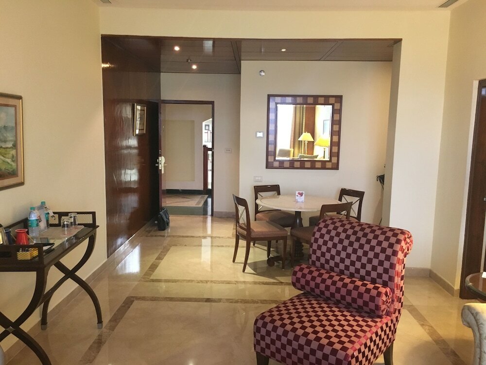 Фото The LaLiT Mumbai