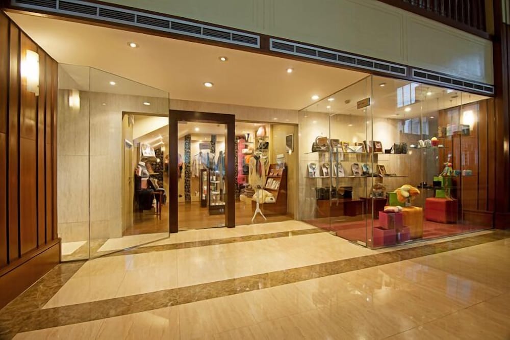 Фото Redtop Hotel & Convention Center