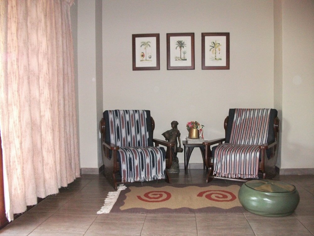 Фото Meerkat Manor