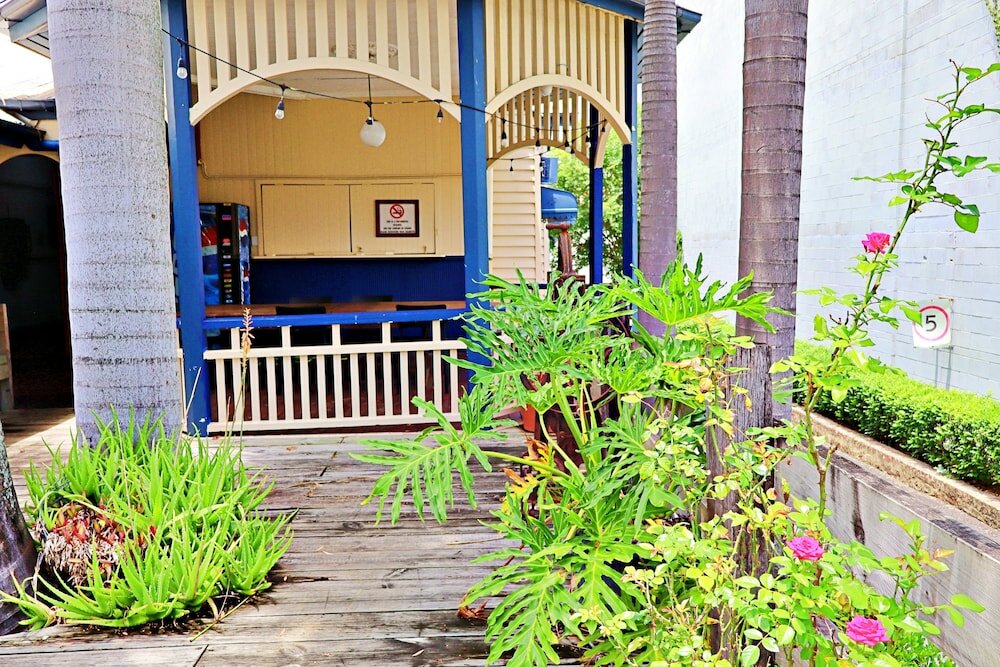 Фото Brisbane Manor Hotel