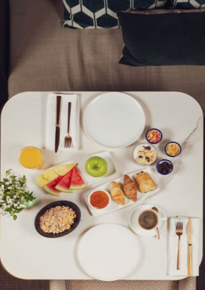 Фото The Pavilions Madrid