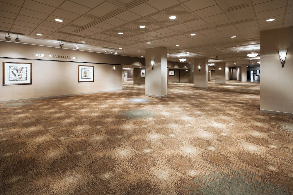 Фото The Westin Bonaventure Hotel & Suites Los Angeles