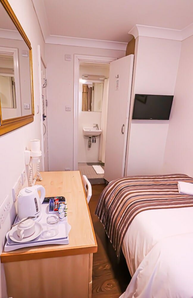 Фото The Fairway Hotel