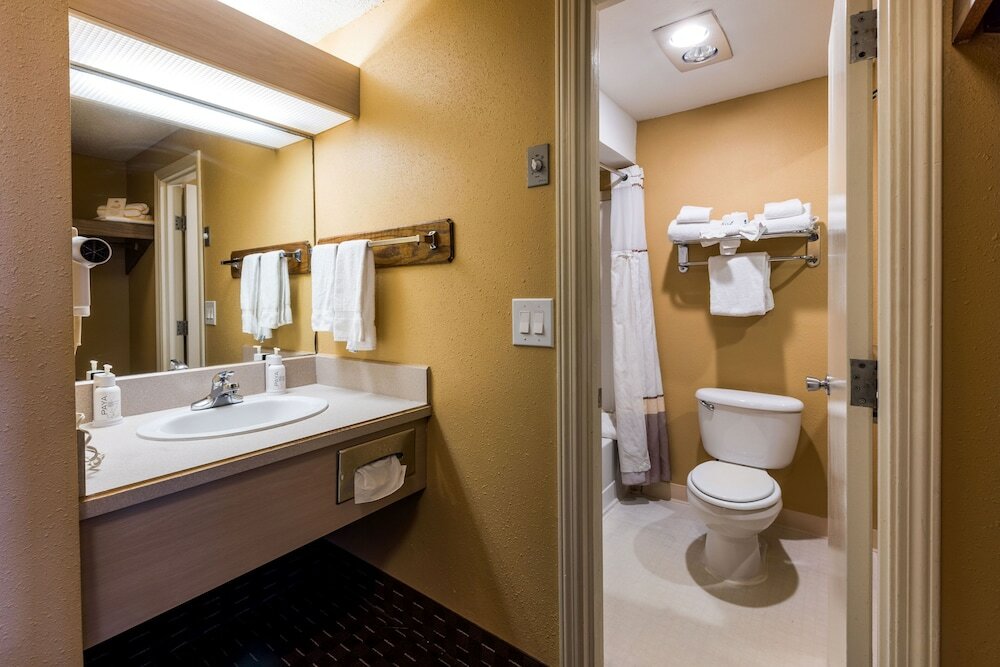 Фото Ebb Tide Oceanfront Inn