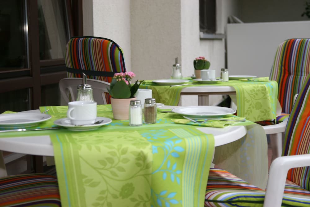 Фото Hotel Flora Stuttgart - Möhringen