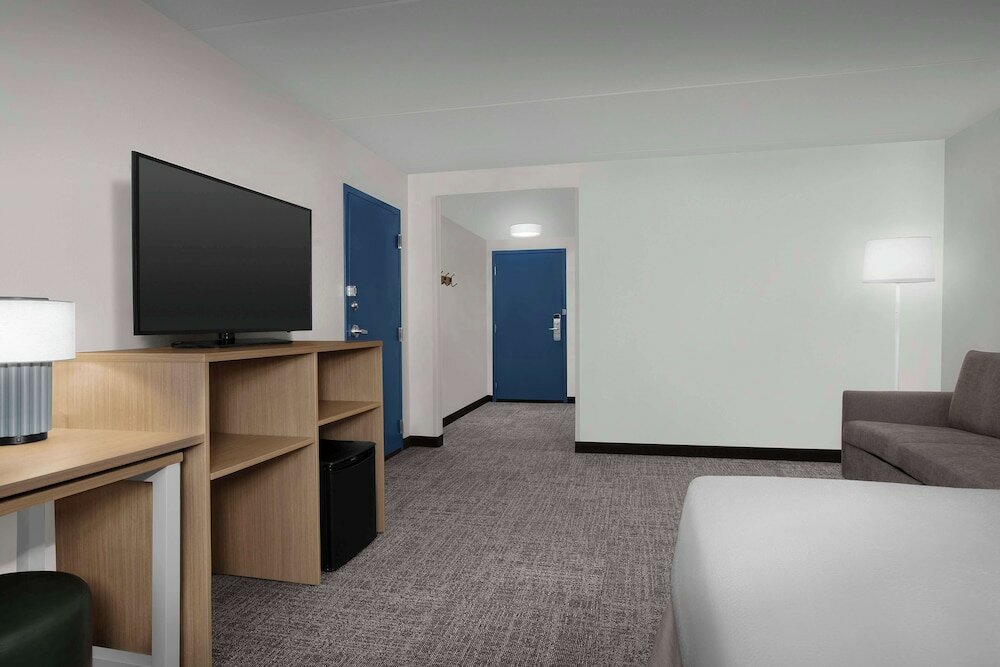 Фото Comfort Inn & Suites Airport