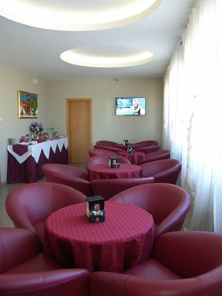 Фото Genius Hotel