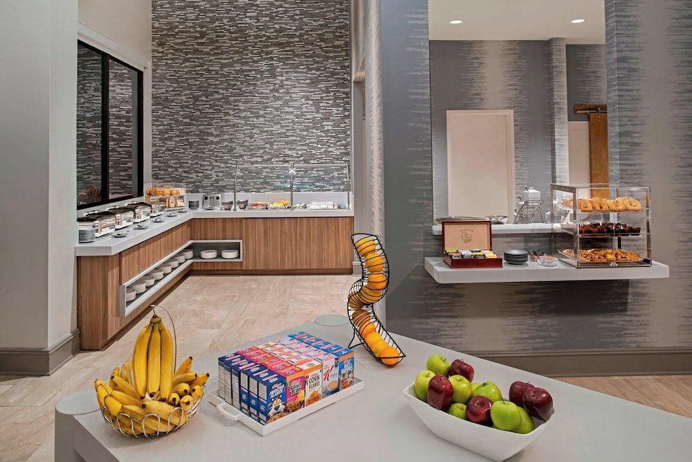 Фото Delta Hotels by Marriott Richmond Downtown