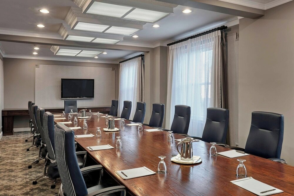 Фото The Hotel Saskatchewan Autograph Collection