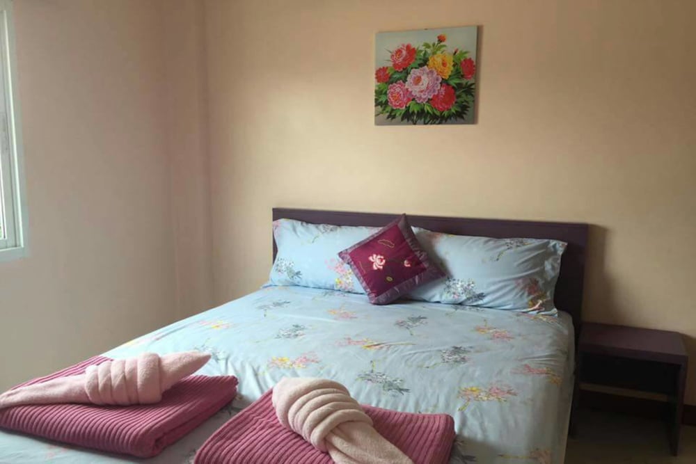 Фото V-House Hotel