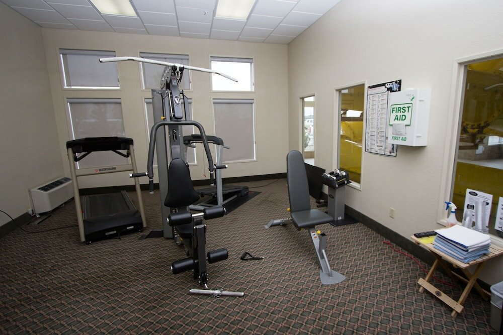 Фото Service Plus Inns & Suites Drayton Valley