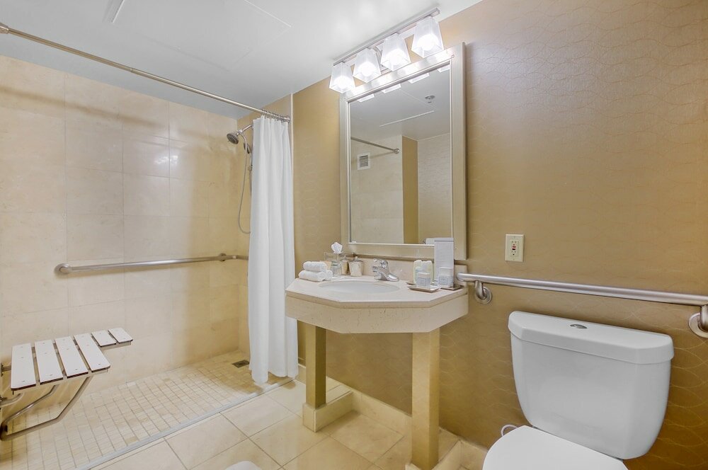 Фото Omni Los Angeles Hotel at California Plaza