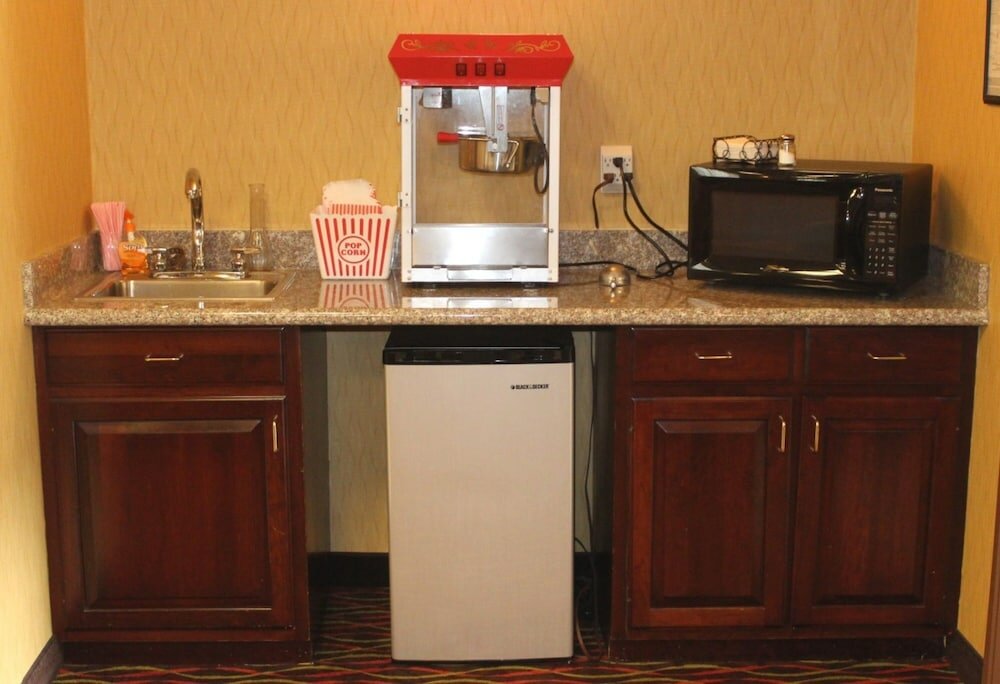 Фото Holiday Inn Express Houghton-Keweenaw, an Ihg Hotel