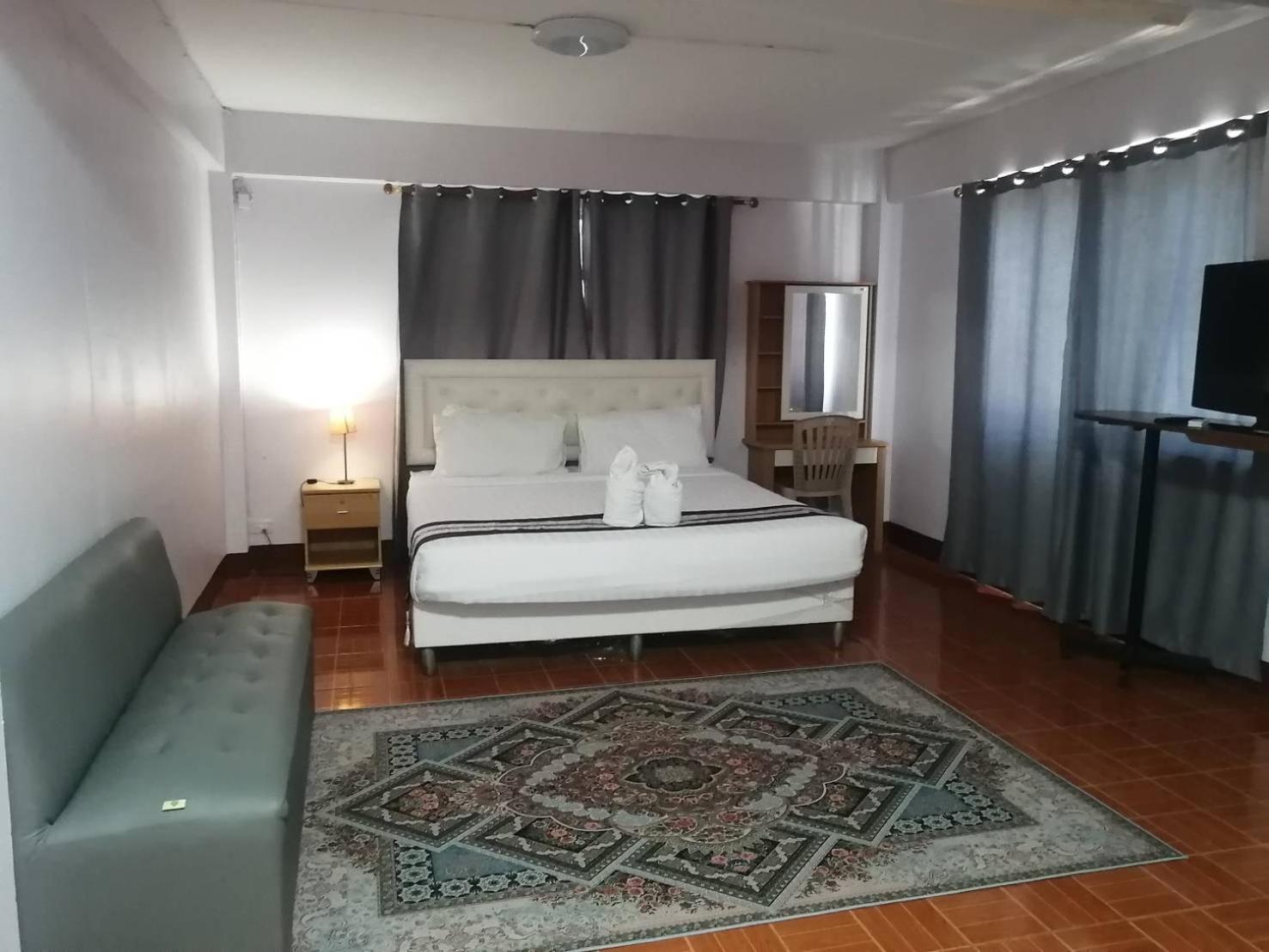 Фото Beachfront Hotel Cha Am